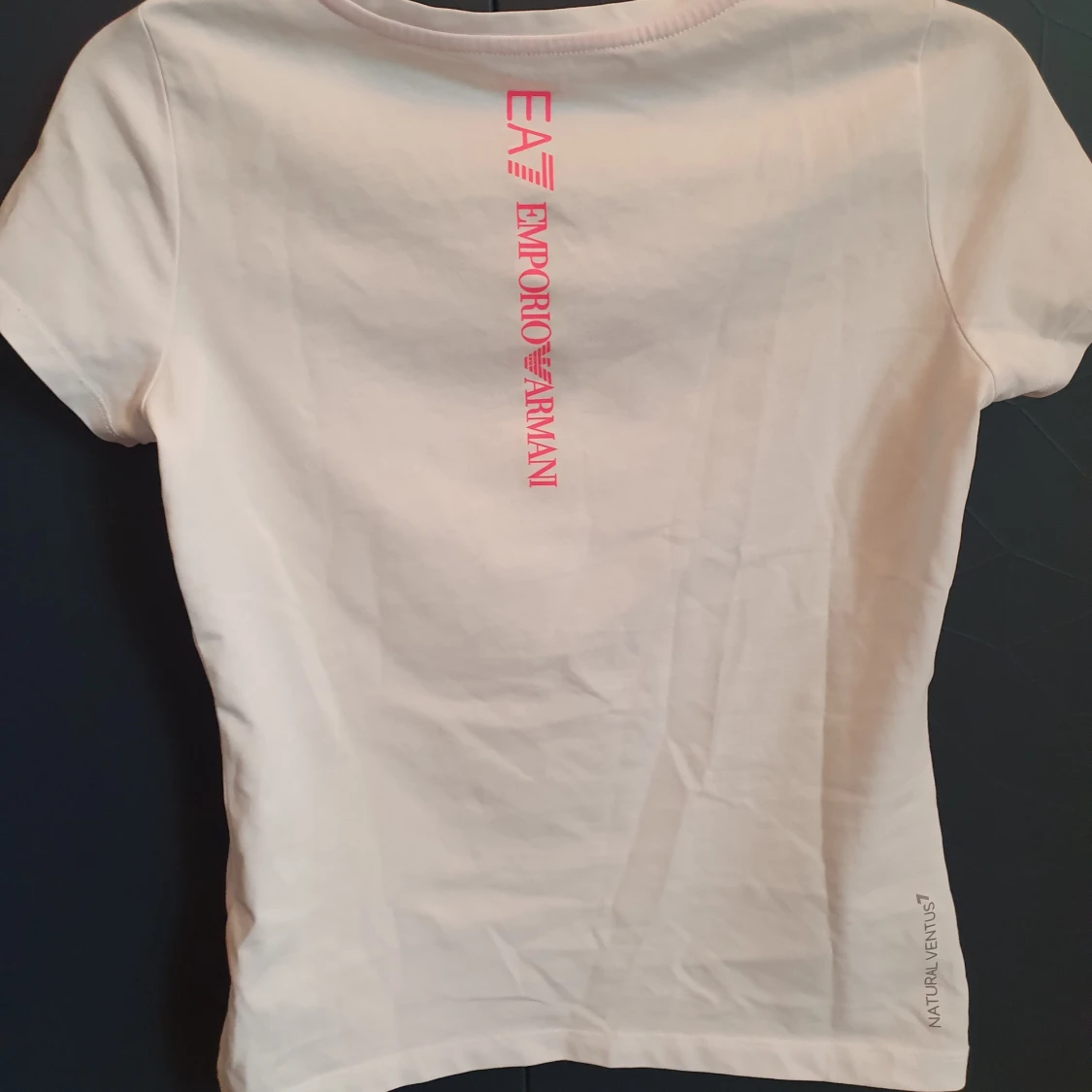 Armani t shirt med rosa tryck - 91