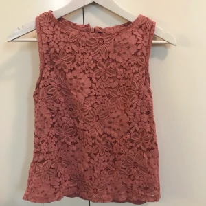 Linne Stockholm LM. Blommigt. XS - Snyggt linne från Stockholm LM. Storlek XS. Sparsamt använt! 