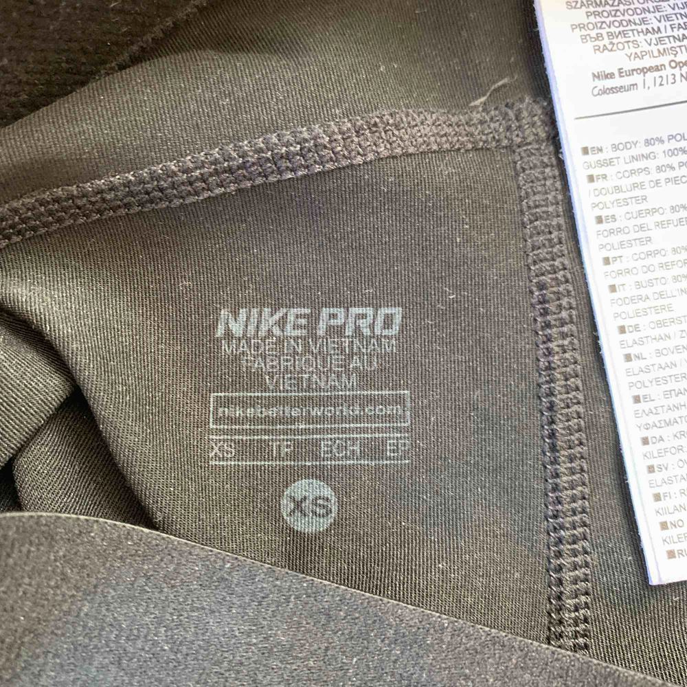 Nike Pro shorts i väldigt bra skick! Säljer då de är för små för mig☺️. Shorts.