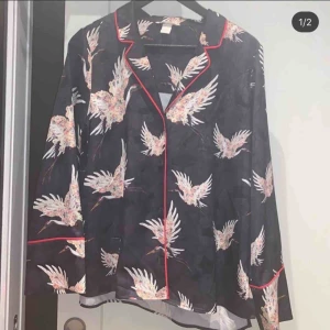 - Skjorta från h&m  200kr inkluderat frakt  Storlek 36