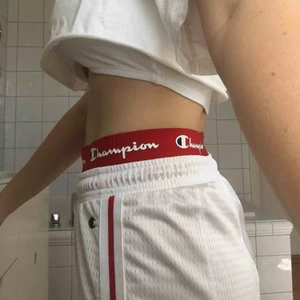 Champions  - Supersnygga och fräscha Champion byxor. Nyskick!  Budgivning gäller🦋