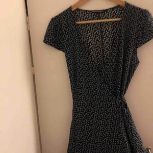  - Jättefin klänning till sommaren! Inte min stil längre och knappt använd 🥰