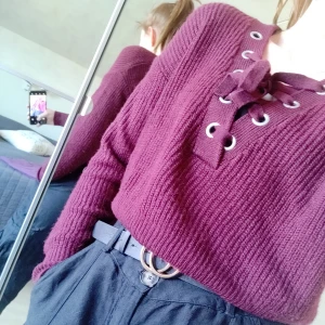 Stickad tröja - Vinröd,  kom aldrig till användning för mig. Frakt tillkommer