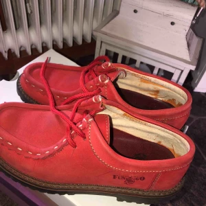  - Fina skor som inte kommer till användning längre, köpare står för frakten💞