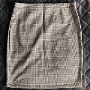  - Rutigt kjol i stretchigt material💗