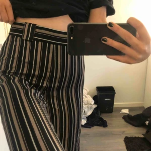  - Byxor från H&M, stolek xs, aldrig använda, bra skick! Köparen står för frakt 