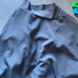 Det är skönt att rena garderoben☺️ jag säljer min tröja i grå färg från Lindex frakt ingår inte 