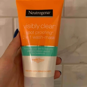  - en extremt bra mask som motarbetar finnar och porer!! skojar inte asså fick clear skin efter denna, därför behöver jag inte använda denna längre, den är oöppnad förstås då det var en dubblett🥰 Innehåller salicylic acid!! frakt tillkommer!