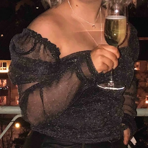  - Använd en gång, snygg glittrig mesh topp. Frakt tillkommer