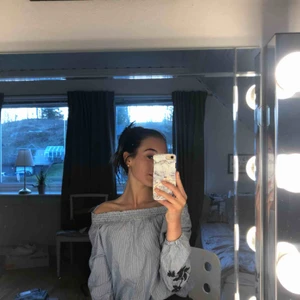  - Superfin tröja den var i te strykt på bilden. Köparen står för frakt