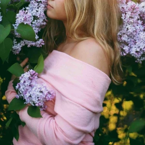  - Off shoulder topp från Gina Tricot kroallrosa. Frakt tillkommer om toppen ska skickas.