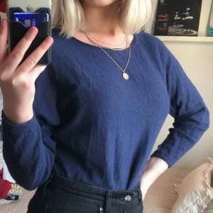  - Tunn och skön tröja från ONLY. Köpare står för frakt! Kontakta mig för frågor eller bilder❤️