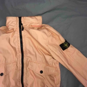  - STONE ISLAND MEMBRANA 3L TC JACKET  Storlek L men sitter som M Använd en sommar Nypris 5000