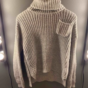  - För liten tröja Superfin med en liten ficka