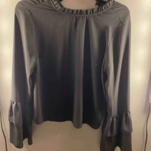  - Jätte fin blus från ginatricot  