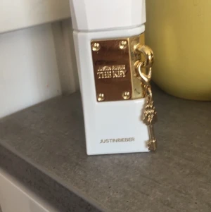 The key - Justin Bieber ”the key” säljer pga inte min doft och använt den kanske 2-3 gånger så den är iprincip full