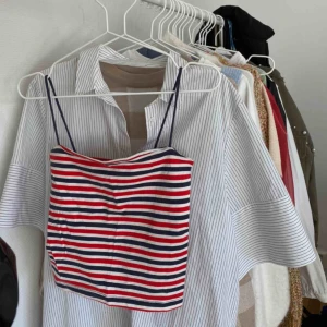  - Köparen står för frakt, kan mötas upp i Borås🌸 Gulligt linne ifrån ginatricot, ordinariepris 100kr