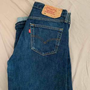 Fina Levi’s jeans i väldigt bra skick   Köparen står för frakt eller möts upp i Malmö 