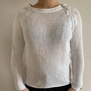  - Vit stickad tröja i storlek XS