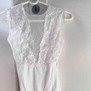  - Super fin fest topp från pieces! Använd sparsamt