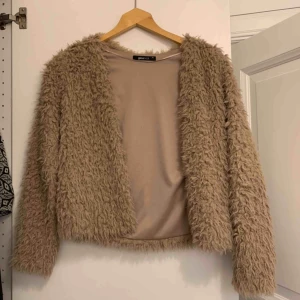  - Lurvig kofta från Gina, 50kr + frakt