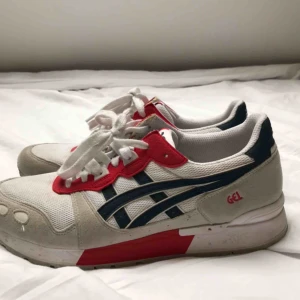  - Sneakers från Asics!! Ganska bra skick, frakt tillkommer på 63kr!!! Skriv om intresse ❤️❤️