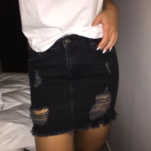  - Tjat och snygg kjol i stl 36 (S), använd ett fåtal gånger