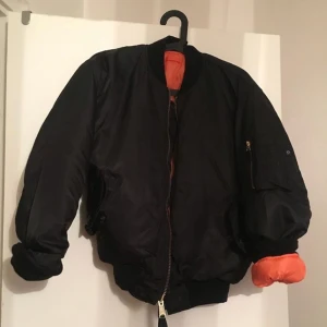  - Oanvänd bombarjacka