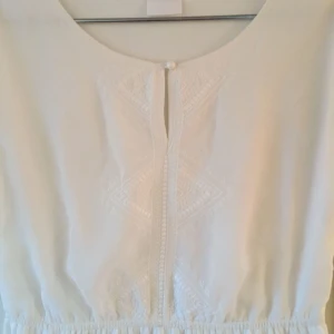  - Studentklänning från VILA endast använd en gång. Nypris 400kr. Inga fläckar (svår att få rättvis bild) 