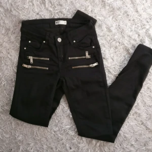  - Gina Tricot Byxor Bra skick