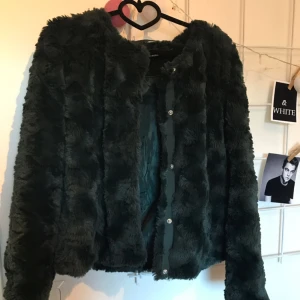  - Är i strl l men passar mig me xs/s