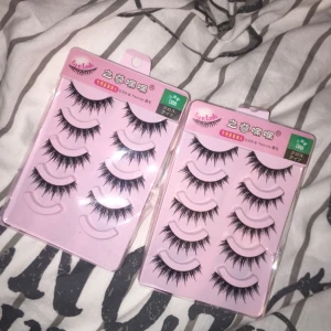  - Eyelashes 👁 hade använd bara ett par. Frakt finns i pris 🙂 köpa både för 70kr med frakt.