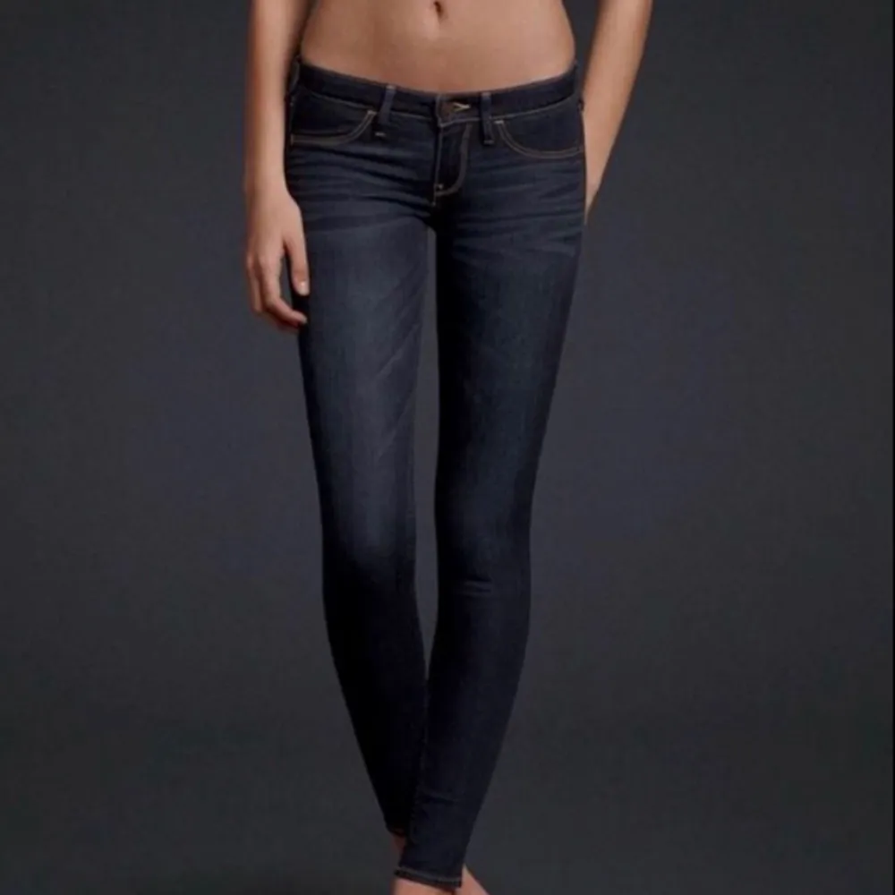 Mörka skinny jeans. Hela och i fint skick! Sparsamt använda. (Swipe) . Jeans & Byxor.