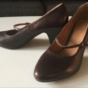  - Klacksko oanvända.