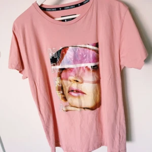  - T-shirt från Criminal Damage. Köpare står för frakt