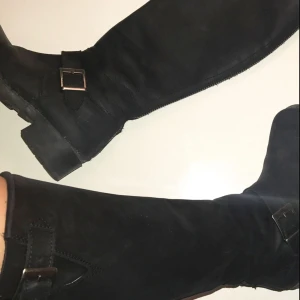  - Säljer äkta Johnny bulls strl 36 (dock har jag själv 37-37,5) (org. Pris ca 1999kr)