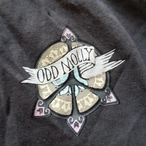  - Snygg V ringad tröja från Odd Molly💕