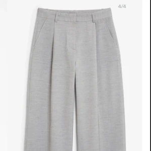  - as balla byxor från monki, sitter sååå snyggt :) nypris : 300kr