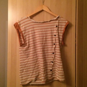 Storlek large men passar allt från small till large. Fin lite 70-tals inspirerad i bra skick - Storlek large men passar allt från small till large. Fin lite 70-tals inspirerad i bra skick