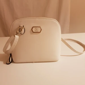  - Supersöt och elegant handväska 💕 hämtas i tc