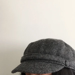  - Keps köpt på Åhlens för några år sen, i bra skick. Säljer den pga att den sitter lite tajt  på mig.