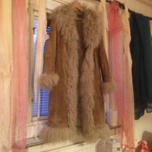  - Äkta afghanpäls i läder och päls! Riktiga hippie vindar!! Fri frakt!!