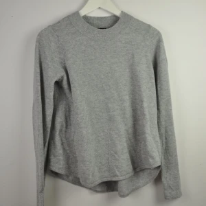  - Mysig tröja med halvpolo strl xs!   ✖️Finns att hämta i Vellinge utanför Malmö  ✖️Betalning via swish   ✖️Billigare vid köp av flera varor  ✖️Postar samma eller nästa dag  ✖️Alltid foto/videobevis 