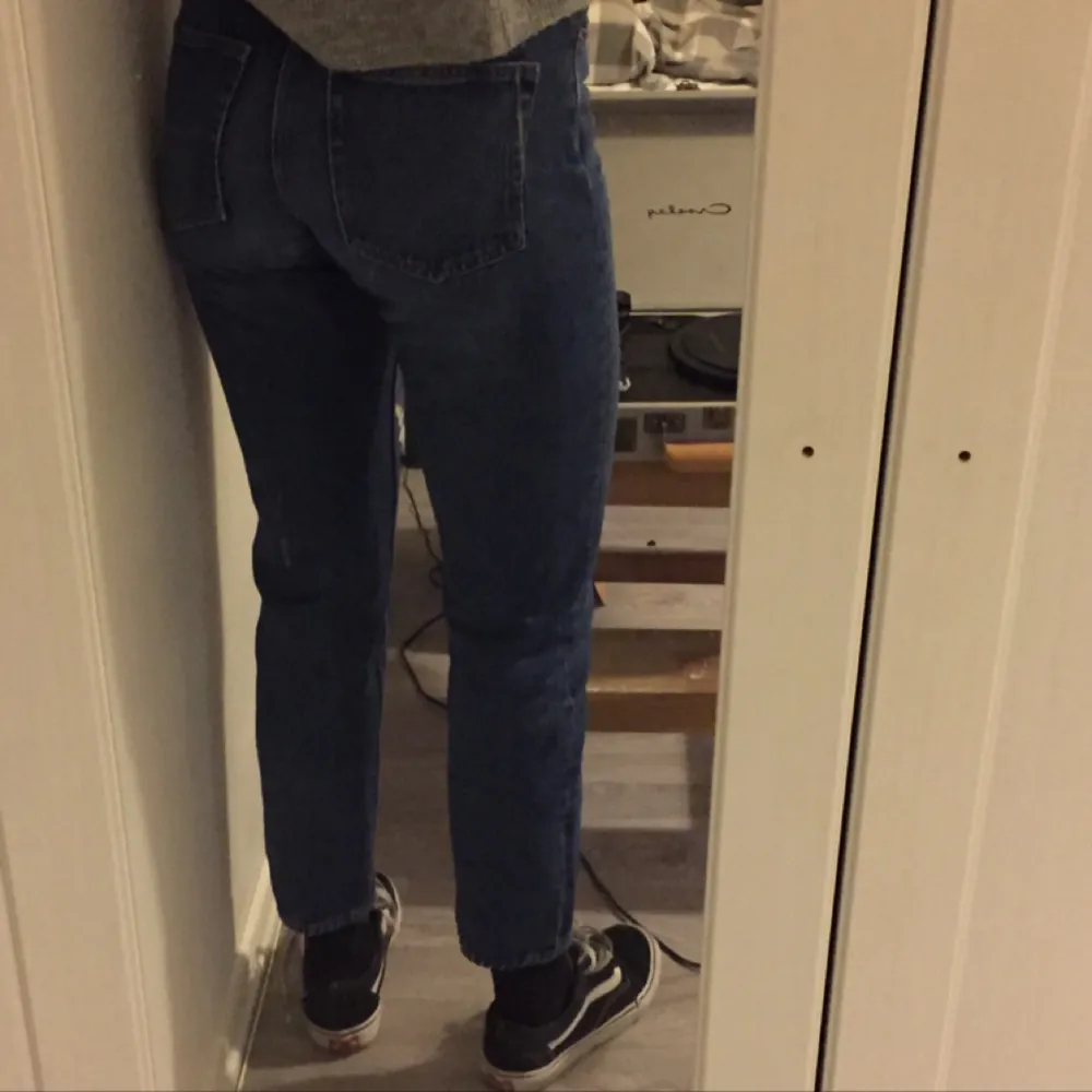 Jeans från monki i bra skick utan slitage och ej blekta. . Jeans & Byxor.