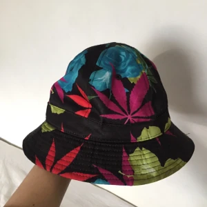  - Buckethat från black scale, 400kr ny FRAKT INGÅR
