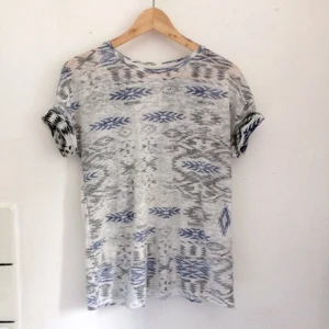  - Tunn t-shirt från Zara.