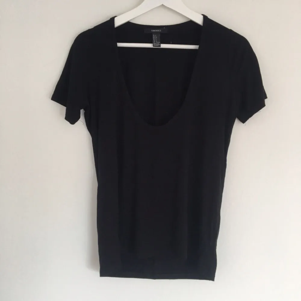 Snygg, svart basic oversize t-shirt från forever21, aldrig använd. T-shirts.