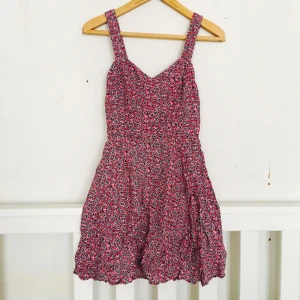  - Somrig klänning från Monki.