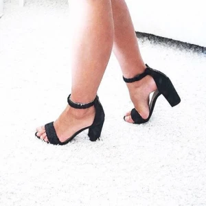  - 💎 Supersnygga svarta klackskor! 