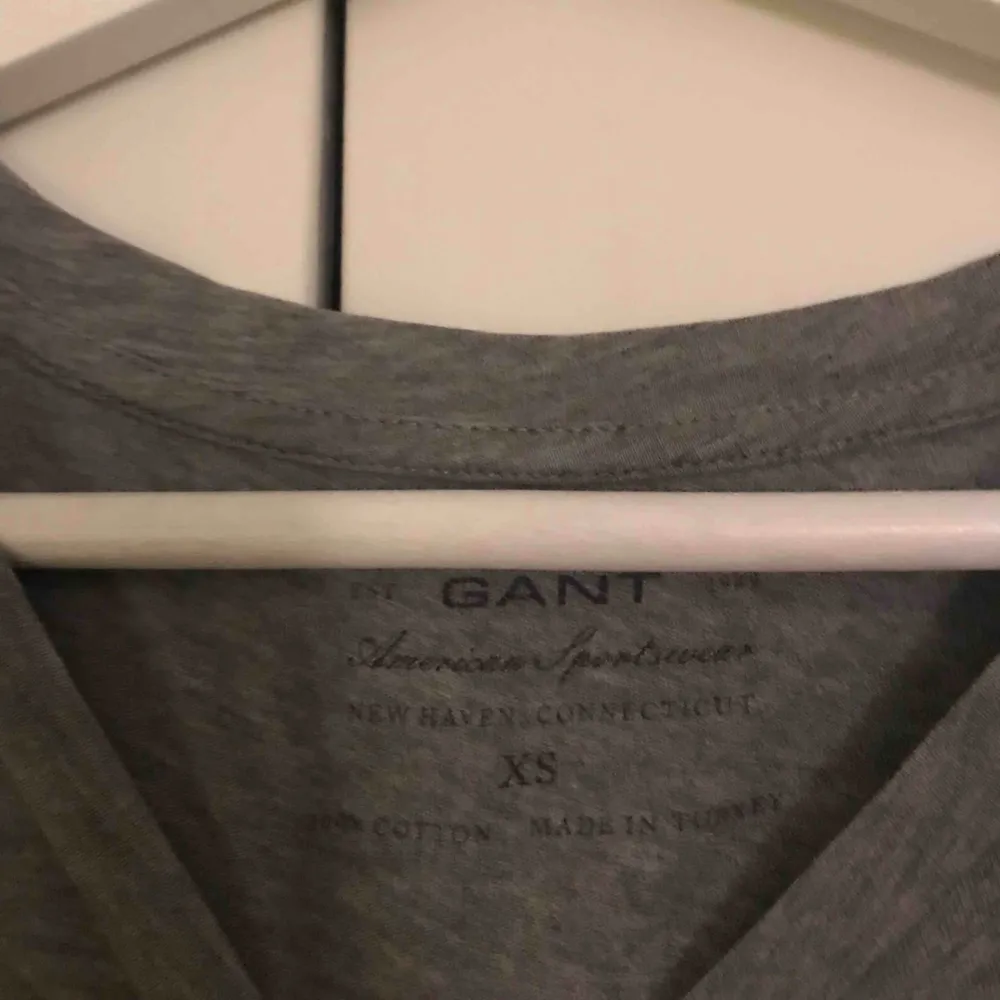 Gant tröja i storlek XS nypris 500?. Toppar.